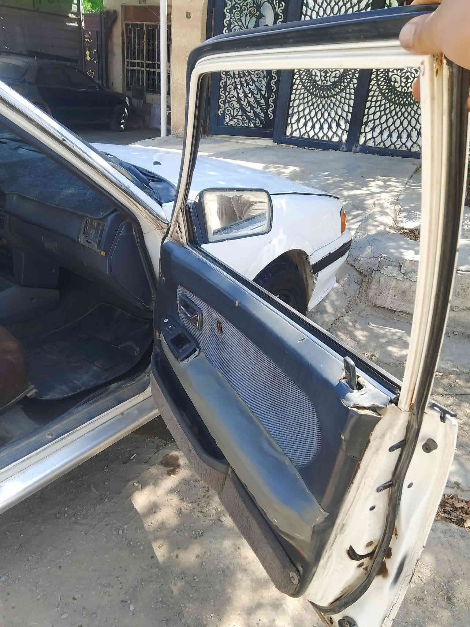 السلام عليكم من رخصت مدير الكروب للبيع سياره كيه كبتل رقم ديالى سنويه صاقطه بل ٢١ بيه نقص مازدات مكسرات صاحبه موجود يطلب عليه ١٥٠ الف وعليه غرامه ١٠٠ الف  كير عادي مكينه بيه دخانه بس اول متشغل مكان شهربان المقداديه سعر ١٣ ورقه وبيه مجال للشراي الاستفسار ***********
