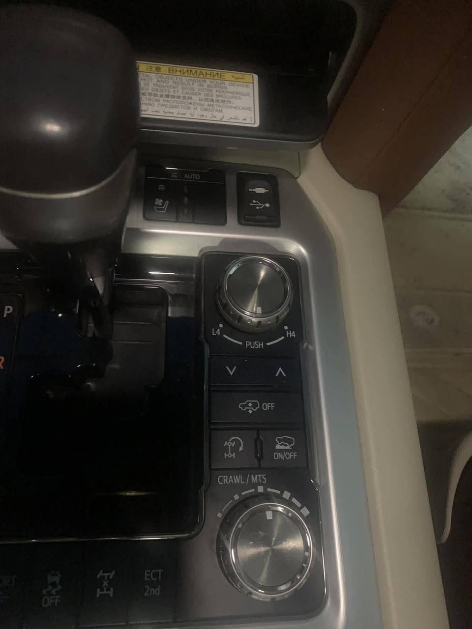 السلام عليكم
لاندكروز v.x.s اسود
8 سلندر
رقم اربيل الدولي الجديد
مواصفات لكزز
خمس كامرات
شاشات بلكشنات
صندوك كهربائي
وبقيه المواصفات الفول معروفه
مكفوله من الصبغ والتبديل عدا بارد خفيف بلجامرلغ
العنوان/ديالى_بعقوبه
السعر/٥٤٠ وبيها مجال
للاستفسار/***********
