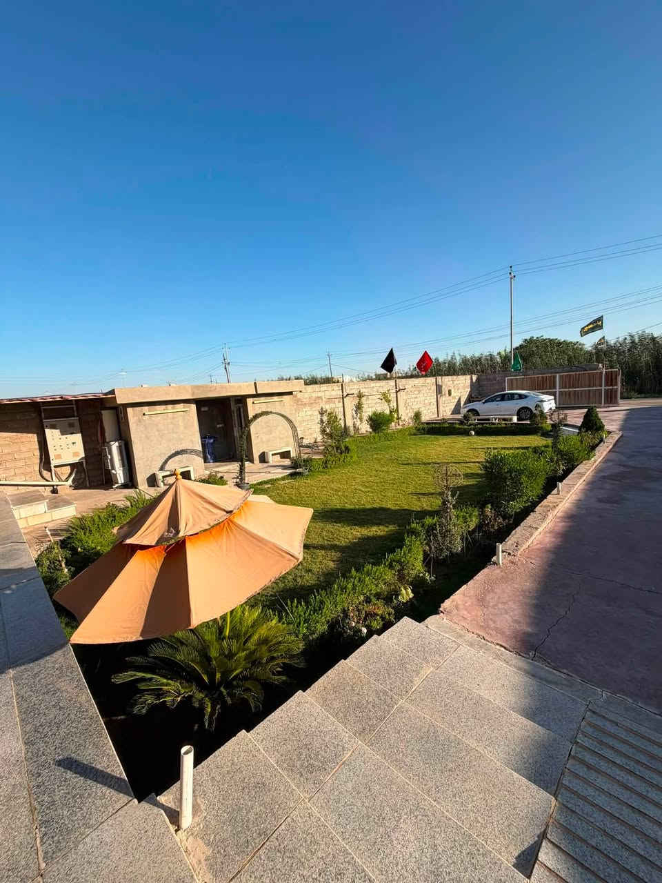 السلام عليكم 
بيت للبيع قرب جسر المصابيح منطقة البوطعيس 
طابو زراعي سند ٢٥ 
المساحة الكلية للأرض نصف دونم
مساحة البيت ٣٧٥ متر بناء ممتاز وحديث 
حديقة ٢٠٠ متر 
يحتوي البيت على ٤  غرف نوم سويت 
للاستفسار اكثر 
الاتصال على الرقم ***********
