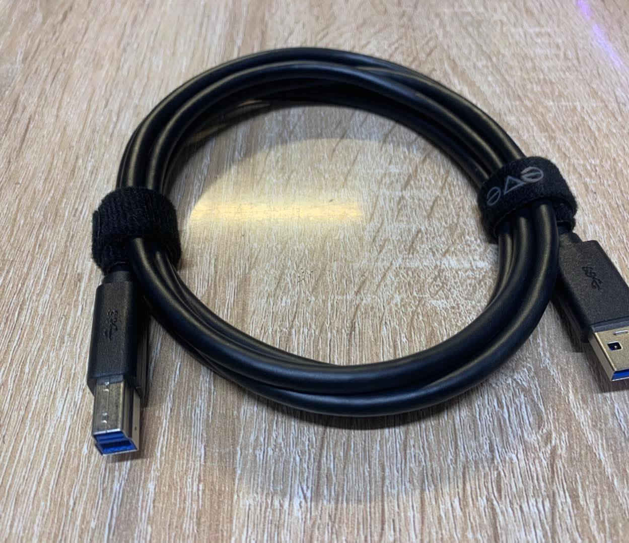 كيبل متوافق مع الاجهزة موضحة بالصور 
سعر القطعة الف دينار موجود كمية


**إذا كنت صاحب هذا الإعلان وتريد حذفه لأي سبب، رجاءا أرسل رسالة إلى الدعم الفني**