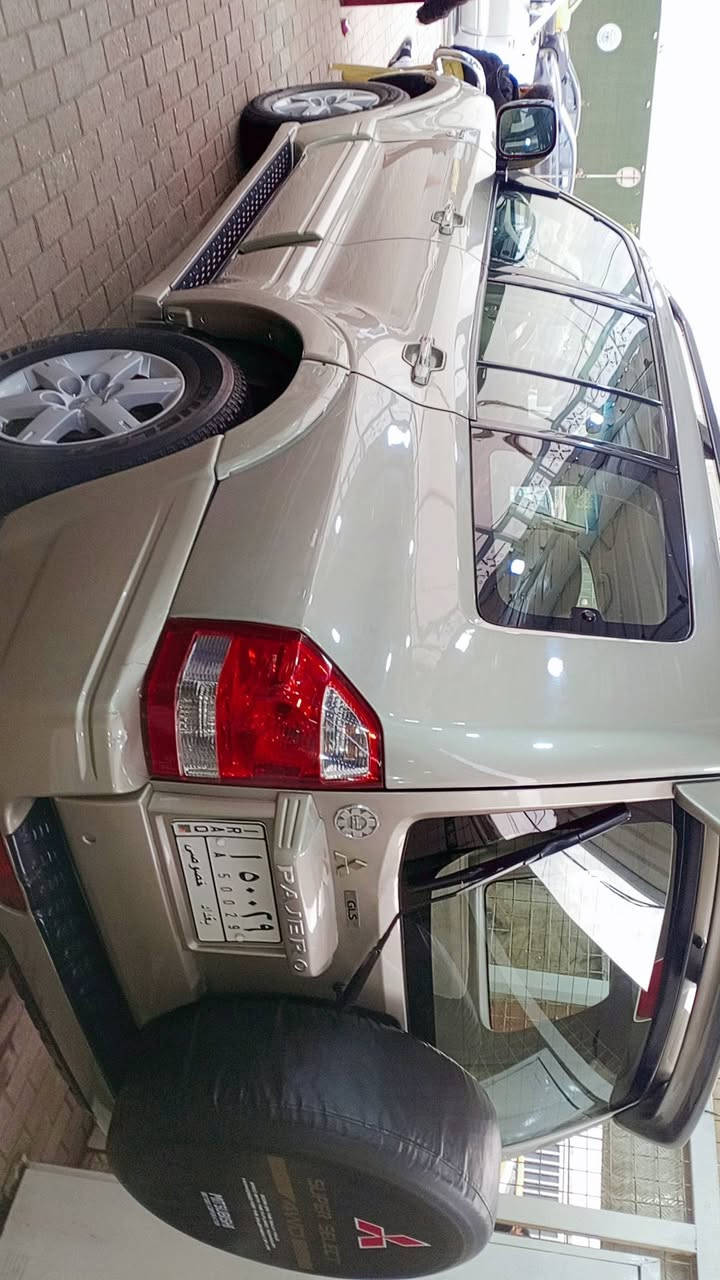 السلام عليكم ورحمة الله وبركاتة 
باجيرو للبيع موديل 2006 خليجي 
بدون ضربه بيها صبع بلجاملغ الخلفي فقط 
السياره مكينه وكير خير من الله تبريد شغله 
صدر خلفي امامي تخم تاير كهربايات خير من الله 
رقم بغداد مشروع وطني مكان السياره بغداد 
 *********** بي واساب
السعر 115 وبيها مجال قليل
