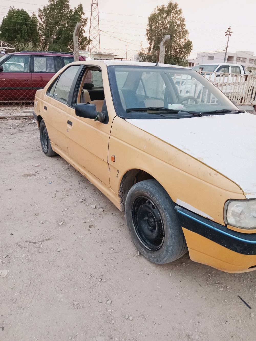 بيجو ٤٠٥ موديل ٢٠١٠ السارة مصفرة هيئة وغرامات كير ومكينة حلوات حدادية جديدة السيارة رقم نجف وراعيها بل نجف مداور ثاني يوم
