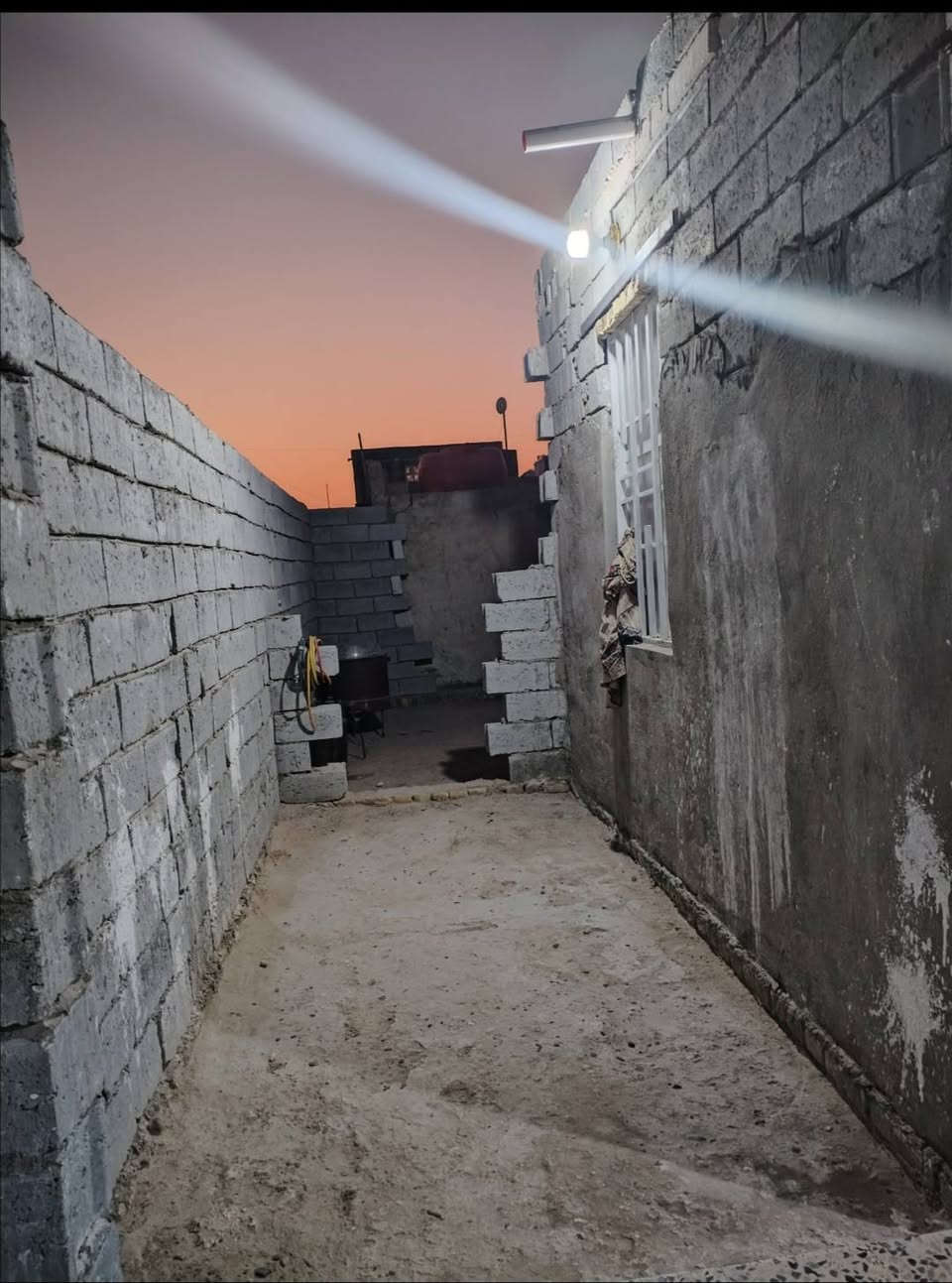 بيت للبيع مساحه 125 في الكوفه يم جسر الامام علي  ***********
