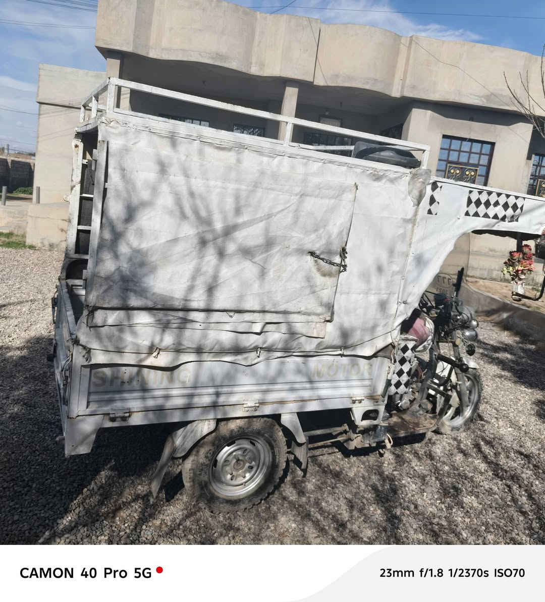 السلام عليكم ورحمة الله وبركاته
ستوتة للبيع موديل 2018 محرك 22 كهربائيات كلها شغالة سبير امامي وسبير خلفي جوز تواير جبلي نضافة شوف العين +جگ، السعر مليون وخمس مئة وخمسون وبيها  مجال، الشراي يتصل رقم الهاتف ***********.
