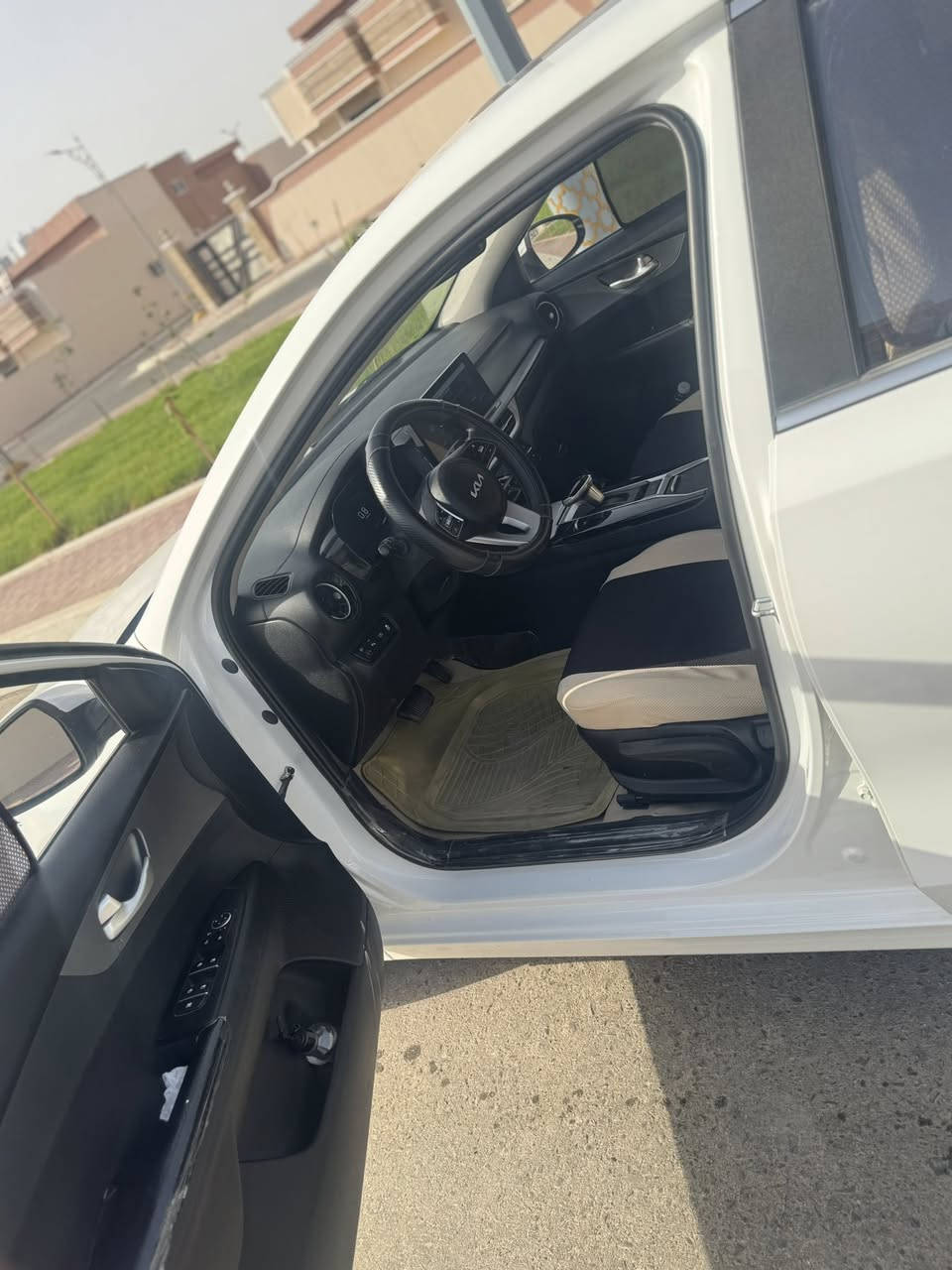 Kia k3 2025 مكفولة عدا طخة بالدوسة رقم اربيل الدولي ماشية ١٨ الف كيلو مواصفاتها بصمة ودخول ذكي وفتحة سقف وكراسي جلد اشاير مري ومري شفط وانظمة قيادة . السيارة جديدة وخير من الله تبريد وحداده وكير ومكينة

مكاني البصرة 
***********
( البياع شراي ما ابيعله)
