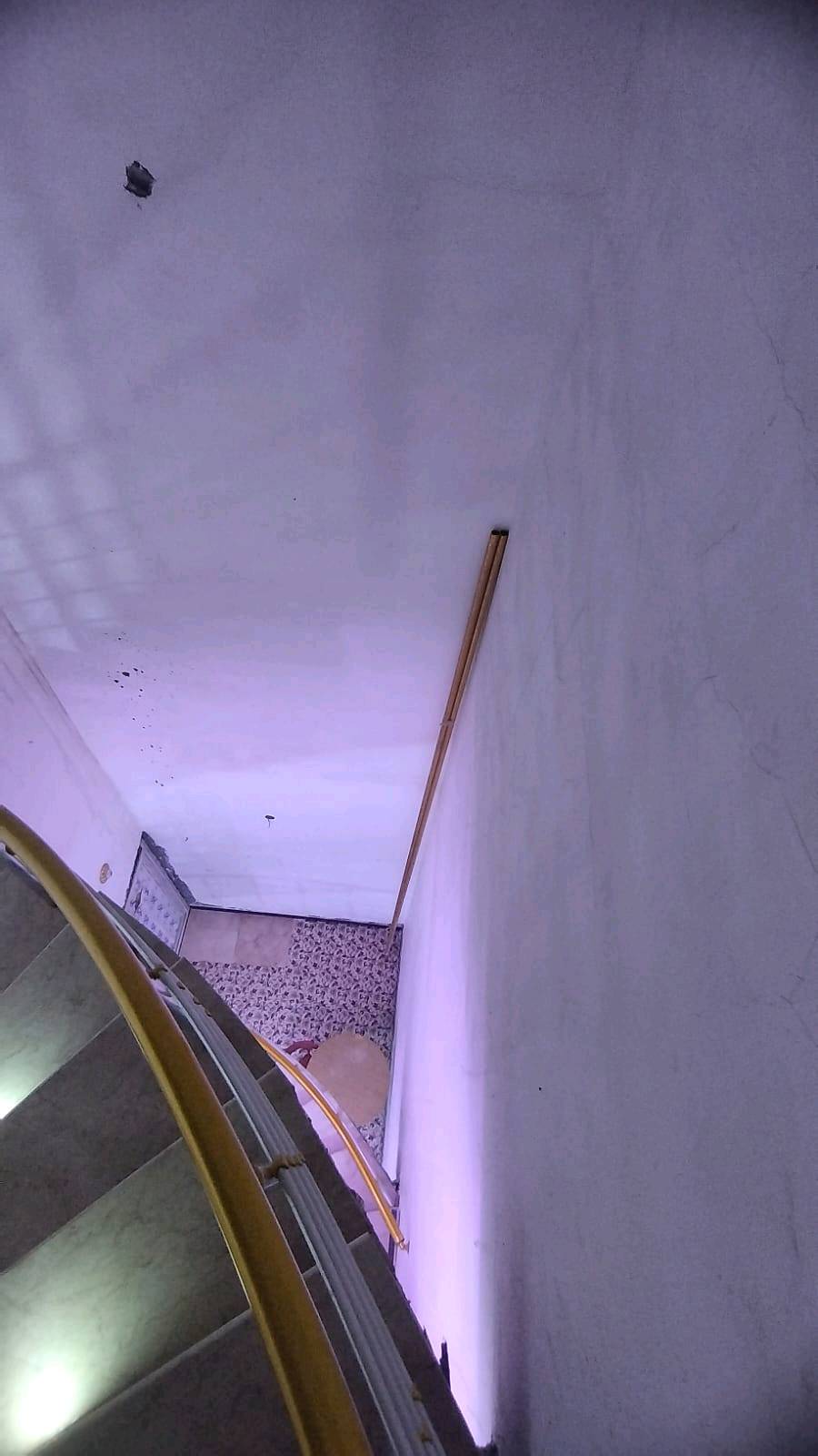 سلام عليكم لبيت مكان تنومه جزيره فيروزه قرب جسر مشايخ شارع عشرين ، يحتوي على اربع غرف ومطبخ وديوان وحمامات 3 جوه واحد خارجي        وصاله مساحه لبيت أكثر من 150 ،،،بناه طابقين بناه طابوق 180بي مجال

للاستفسار اكثر المراسلة على ***********