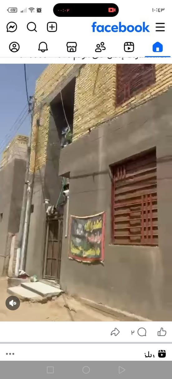 بيت مساحته 90 متر زاعي طابقين بناء طابوك صب كونكريت يحتوي ع 4 غرف وصاله واستقبال ومطبخ وصحيات ثاني بيت عن الشارع العام 
السعر 80 وبي مجال للاستفسار الاتصال ع الرقم ***********

