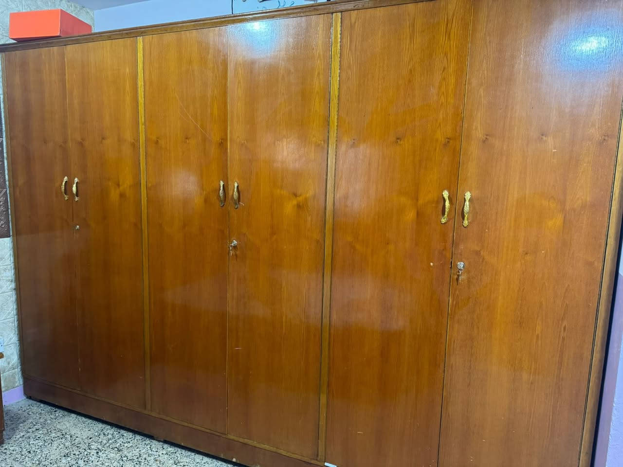 غرفة اخشاب للبيع
السعر 350 الف

***********
