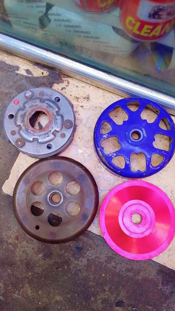 السلام عليكم شباب كلجات رياضي شرط مال حاوية واصلي وابيع عل شغل موجود ماكس وسكنس وعندي هذن كابريترات  وحده 32وحده 38  شتريد غراض تعال خاص وتدلل توصيل موجود مكاني بغداد ***********واتساب
