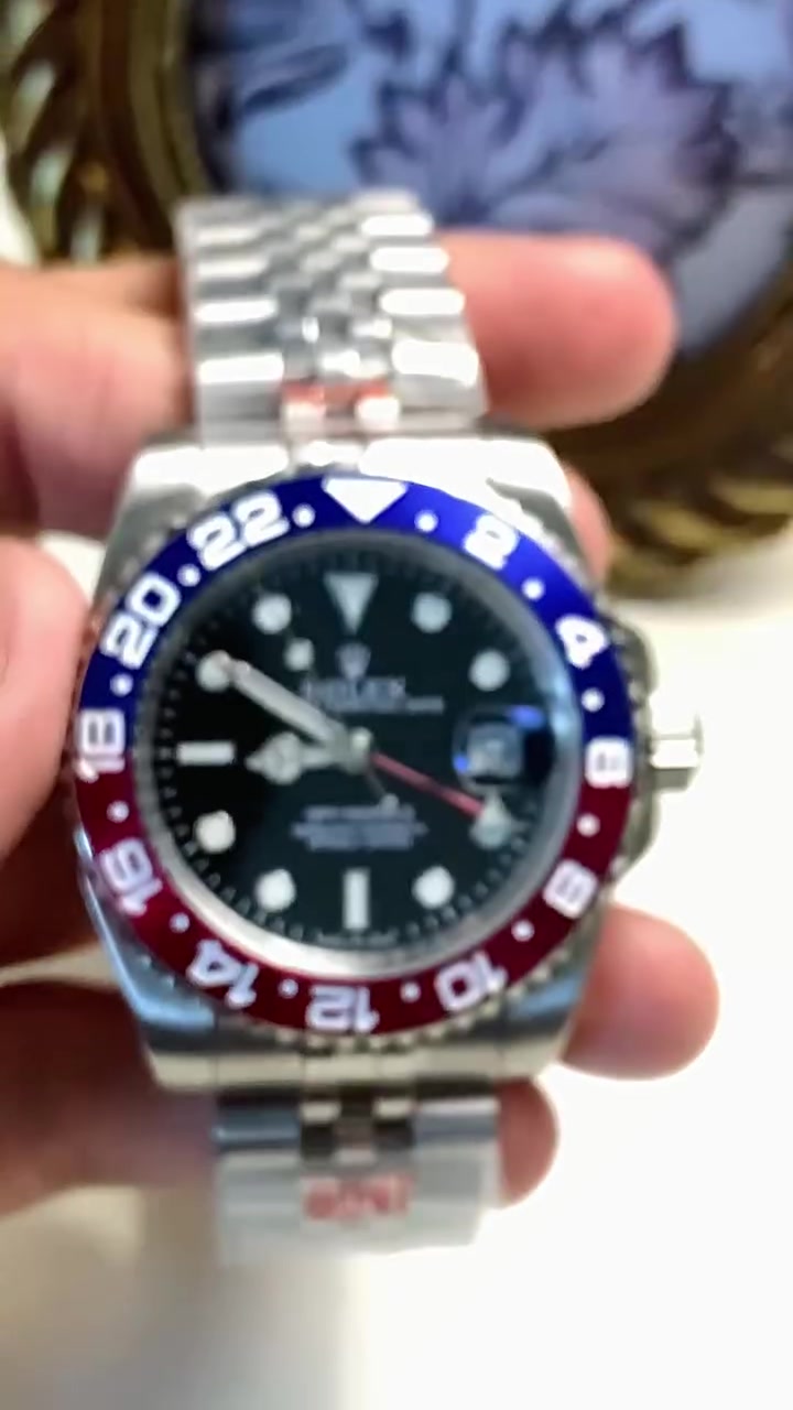 روليكس GMT MASTER كواليتي عالي مكينه اوتو ماستر كواليتي
رينك دوار سير جوبلي قفل فراشة مختم توقيت دولتين اربع اميال وقفال بحري 
للتواصل خاص او ***********

