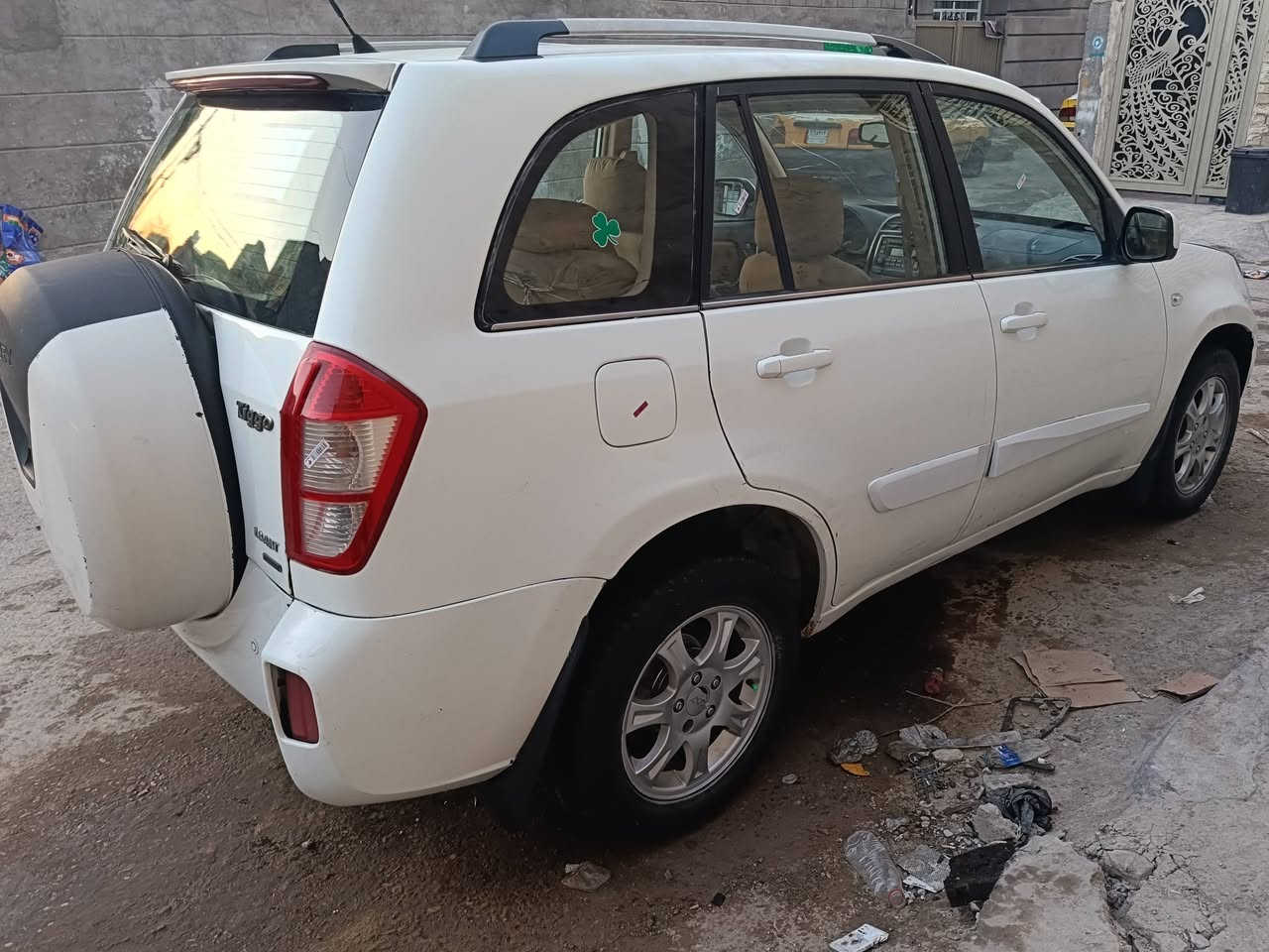 تيكو 12 شكل ال 13
مكينه وكير جدد 
حداديه حلوه 
بدون حادث بدون ضربه بدون تبديل 
بيهه قطعتين صبغ بدون اي داخل 
رقم بغداد شرط تحويل سياره 
معروضه 50 وبيهه مجال جدا بسيط
مكانهه بغداد العبيدي ليحب يتصل 
***********
