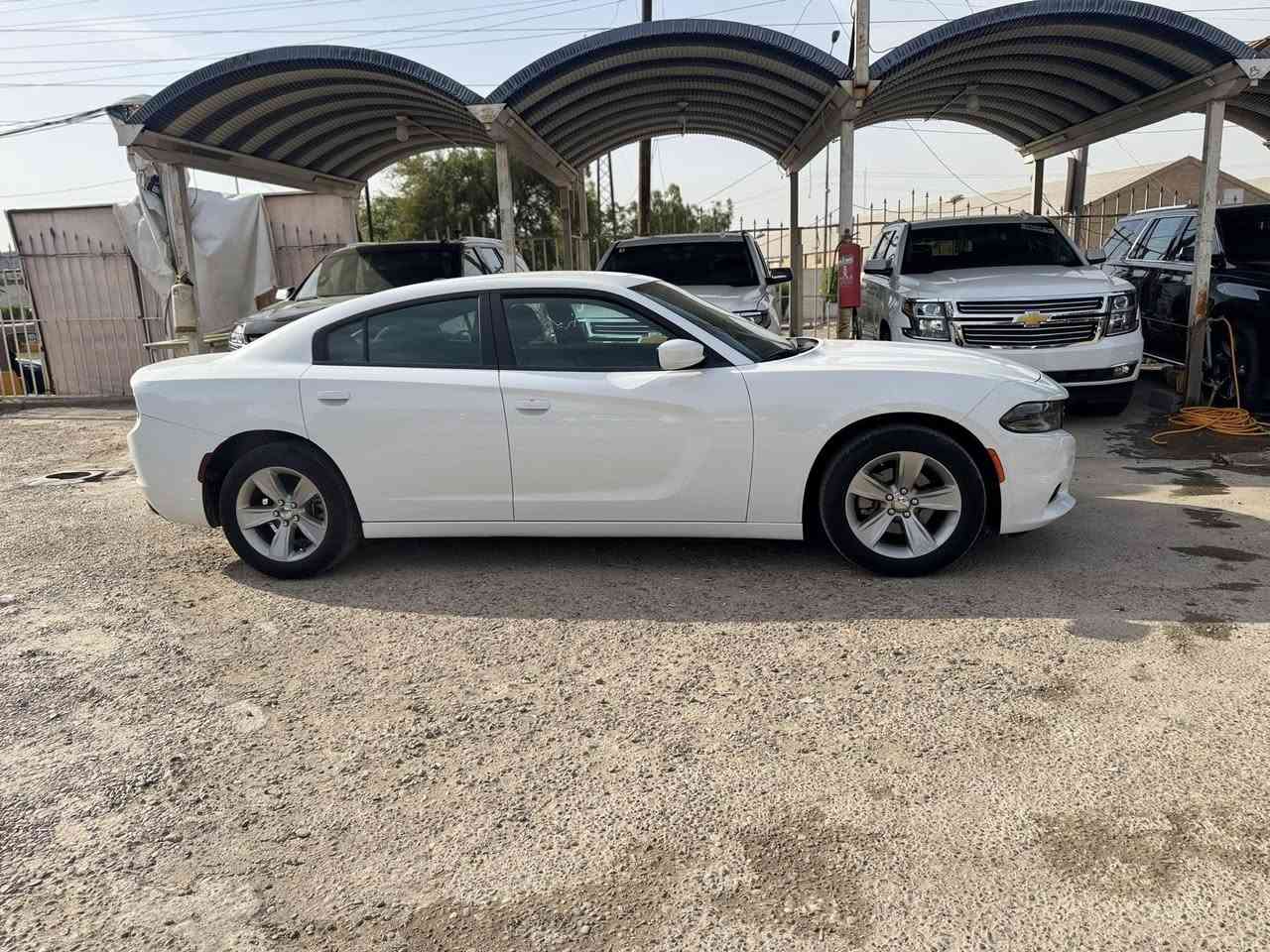 دوج جارجر  دخول جديد السياره مرقم وكامله 
2022SXT 
لون ابيضّ
سياره كلين 
تايتل بدون 
صبغ وا تبديل
ماشي 97K
 شرط الفحص 

بصمه 
ر
تشغيل عن بعد 
لايتات زينون 
كرسي سايق كهرباء 
حساسات خلفيه : كامره
سياره جديده دخول جديد السياره 
رقم بغداد شرط التحويل  
عنوان بغداد الحريه 
السعر 258وبيه مجال 

***********
