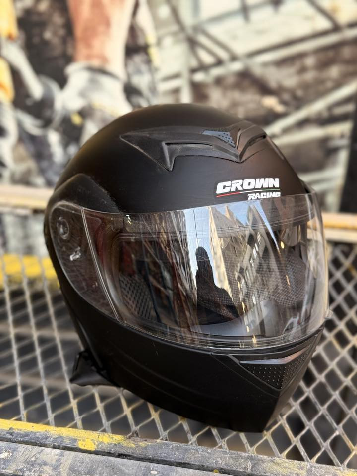 للبيع
مجموعة خوذ
اولى ايطالية سوده ام فك 
ثانية رياضية الزركة 
ثالثة ام قناع 
جدد غير مستعملات 
وسماعات مال خوذ
للاستفسار راسلني خاص او واتساب ***********
عنوان كرادة قرب تقاطع الاورزدي 

توصيل متوفر
