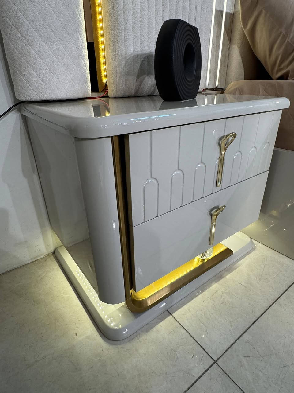 بعض القطع الفنية لاتحتاج الى وصف .😍.
فجمالها ودقة ابداعها يغني عن كل الكلام...,😍
 تركي  اصلي المنشأ بتصميم راقي يحقق كل ما تتمناه🥰
🌷كل هذا تجدوه لدينا🌷

#اثاث_عصري #اثاث_كلاسك #موديلات #فخمه 

✨ مــــجمع  السند يقدم لكم غرف نوم  

        

كل ما هوا جديد ومميز تجدونه  مجمع السند😍

العنوان تكريت شارع الزهور مقابل احمد العبيدي........

          لسنا الوحيدين لكننا الافضل 😍
الاستفسار اكثر يرجى مراسله الصفحه او الاتصال بالأرقام التاليه 
***********

***********
