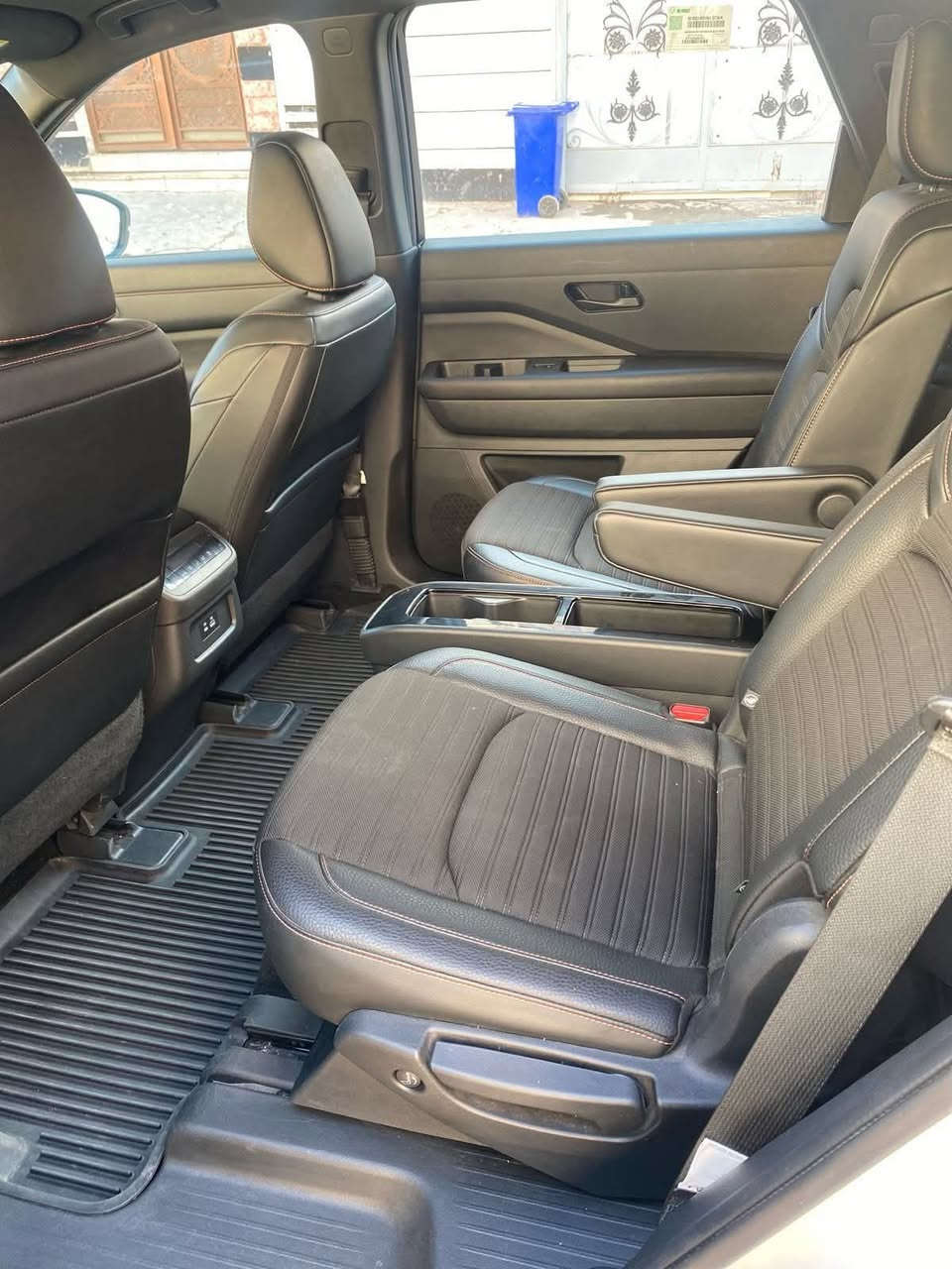 للبيع أو مراوس /سبورتج خليجي /
نيسان باثفايندر ٢٠٢٣ 
ماشيه 22 ml
حادثه قبق الجنطه بدون إرباك صندوك بي صفار قليل

رقم بغداد الدوالي والسياره بسمي

/صور الحادث والسونار مرفوقه مع صور السياره/

تخم تاير جديد مو جبلي ناعم  غير البصوره

/سعره  السياره ٢٨٥ ورقه 

ميزات نيسان باثفايندر روك كريك 2023 هي كالتالي:

# المحرك
- محرك بنزين سعة 3.5 لتر، 6 أسطوانات، بقوة 284 حصان ¹.
- ناقل حركة أوتوماتيكي ب 9 سرعات ¹[3).

# التصميم الداخلي
- مقصورة فاخرة بتصميم أنيق ومريح ¹.
- مقاعد من الجلد مع مساند ذراع ¹.
- نظام تحكم أوتوماتيكي بالمناخ ثلاثي المناطق ¹.
- شاشة معلومات ترفيهية مقاس 8 أو 9 إنشات ¹ ².

# السلامة والأمان
- وسائد هوائية ¹.
- نظام الفرامل المانعة للانغلاق ¹.
- نظام توزيع قوى الكبح إلكترونياً ¹.
- نظام التحكم بثبات المركبة ¹.
- كاميرا محيطية ذكية مع نظام كشف الأجسام المتحركة [2).

# التكنولوجيا والترفيه
- نظام صوتي من 6 سماعات أو 12 سماعة من Bose ¹.
- شاشة عرض معلومات السائق مقاس 7 أو 12.3 إنش ¹.
- منافذ USB وبلوتوث وشاحن لاسلكي ¹.
- نظام ملاحة وتقنية البلوتوث ¹.

# الخارجي
- مصابيح أمامية LED ¹.
- عجلات معدنية مقاس 18 أو 20 إنش ¹.
- مرايا جانبية كهربائية مع إشارات انعطاف ¹.
مكان بغداد حيً اور
***********
