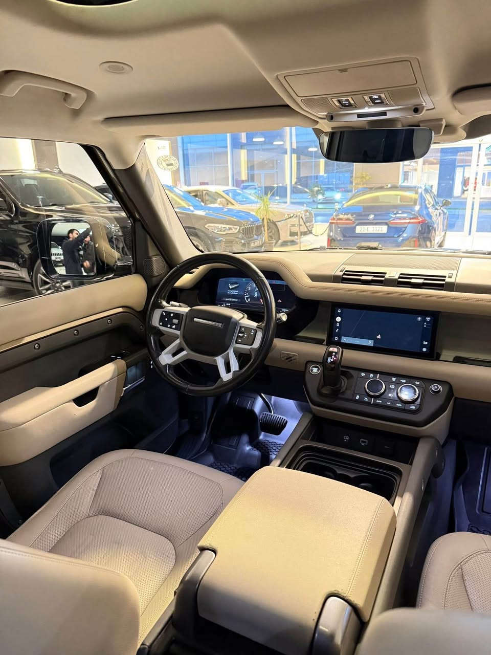 السلام عليكم

للبيع 

لاند روفر دفندر ٢٠٢١ خليجي شركة سردار

 مواصفات السيارة بانوراما وكشنات جلد تدفية وتبريد وبصمات ورادار وكامرات ٣٦٠ درجة وبصمة وكيج ديجتال ولايت led السيارة مغلفة ppf مات ومصروف عليهة هواية اضافات وبيهة خريطة العراق وماشية ٣١ الف

وبيهة ٣ قطع ونص صبغ بدون حادث بدون دواخل بدون ايرباك

گير ومكينه وحداديه وخللات كلها بشرط

السياره مرقمه اربيل وجاهزه

السعر المطلوب :٤٣٥ ورقة

العنوان:سليمانية المعارض الجديدة( الجاف موتورز)

للأستفسار:*********** كاوة جمال السليمانية, العراق
