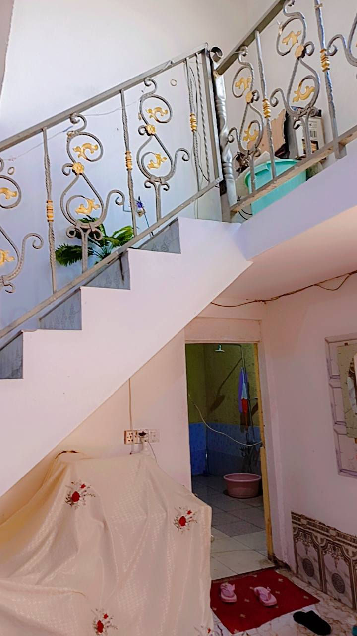 السَلٱمٌ عـَلـْيگمّ-ۈرحـْمّـٌة ٱللـّہ ﯙبُرگـّاتہ البيت لبيع مساحه 200متر المكان الشافعيه قبل سايدين المعمل البيت كامل م̷ـــِْن كولشي سيراميك كوله  متكون م̷ـــِْن ثلاث غرف نوم واستقبال وصاله وصحيات داخليه وخارجيه ومطبخ بلاضافه محل داخل البيت ومخزن فوك البيت السعر لاتصال ع الرقم او واتساب موجود بي ***********
