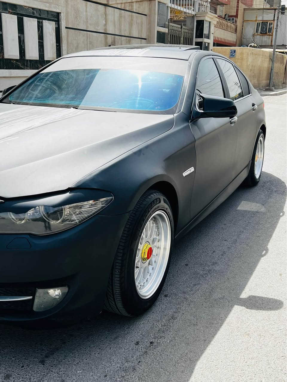 سلام عليكم للبيع BMW f10 موديل 2011 حجم 528 فول مواصفات السياره جاهزه كير مكينه صدر امامي خلفي خير من الله السياره بدون حادث بس بيه صبغ قبق الجنطه وجتف من البنيد والسياره من تشوفه احلى من الصور مغلفه اسود طافي رقم بغداد دولي بسمي السعر 158 وبيه مجال عنوان بغداد اتصل *********** بغداد, العراق
