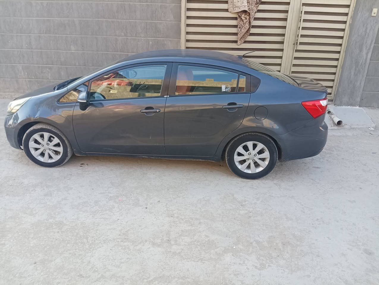 للبيع – كيا ريو 2015 وارد خليجي 

 بدون حادث 
▪️ الملاحظات: فقط تكحيلات  
اللون رمادي 
- محرك 1600 (دوش – قطرتين)
- تحكم ستيرن
- مرايات شفط
- إشارات مرايات
- سونار موجود
- تخم تاير جديد حاليا 
- صدر جيد جدا
تبريد شغال جيد جدا 

▪️ الرقم: قادسية  وباسمي
▪️ السنوية: غير منتهية الصلاحية
▪️ الوارد: خليجي

 ا

📞 للاتصال والاستفسار: خاص أو اتصال مباشر
***********
