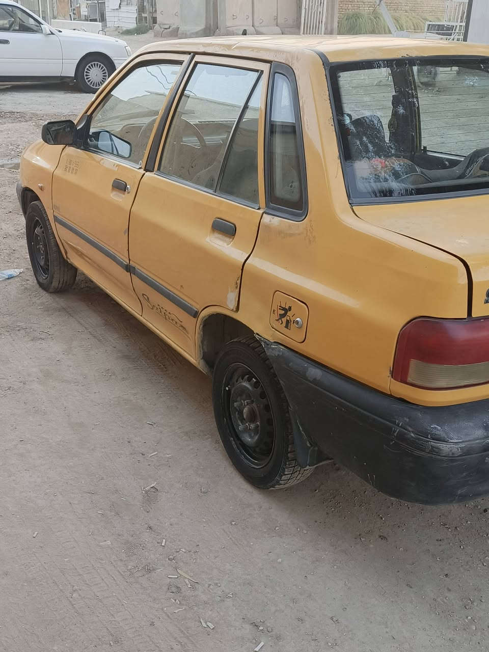 السلام عليكم ورحمة الله 
سياره سايبه 2011 رقم بغداد هيئه مصفره تبريد شغال سياره مال شغل خير من الله مكان كربلاء السعر 19 وبيهه مجال رقم ***********
