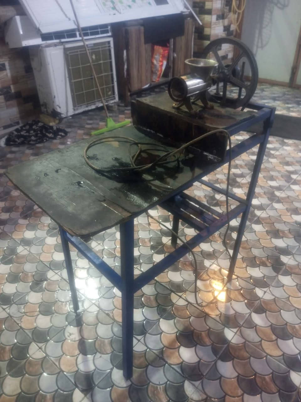 مثرامه للبيع السعر 200 الف العنوان القبلة حي المهندسين شارع جاسم ابو التريلات الرقم للتواصل *********** البصرة, العراق
