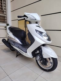 دراجة نارية • موديل ٢٠٠٩ • أبيض صدفي