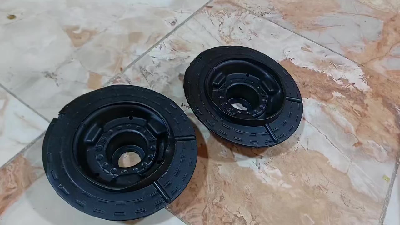 السلام عليكم. قواعد لوي لسيارات كلايزر7راكب موديلات 91_95.  سعر القاعدة الوحدة 30 الف .كما يوجد لدينا توصيل لجميع المحافظات وتساب او اتصال ***********.
