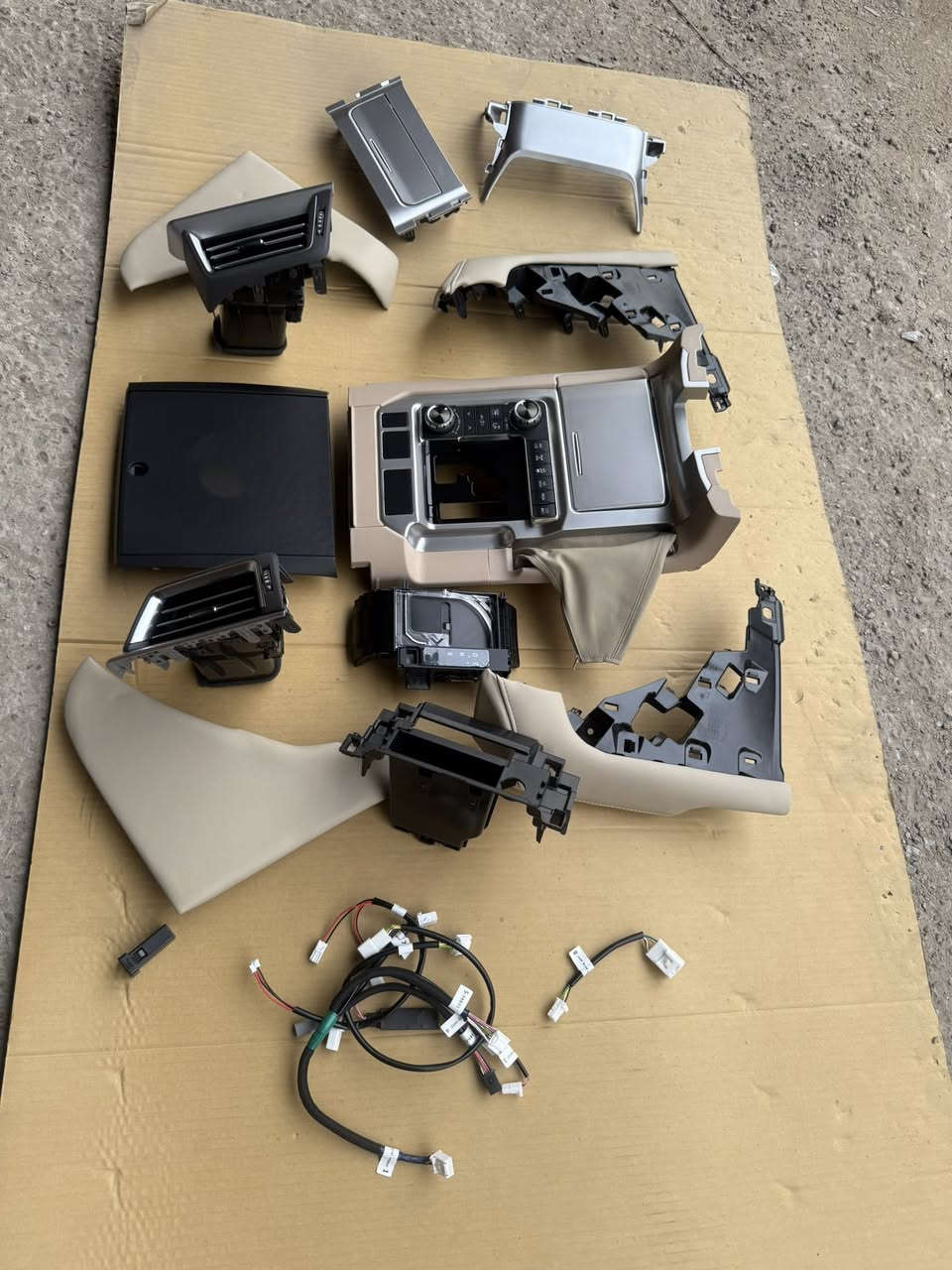 تتوفر قطع غيار لاندكروز
***********
للحجز والاستفسار يرجى التواصل على الواتساب 

العنوان : بغداد / شارع الظلال / مركز موبس 

يتوفر توصيل الى جميع محافظات العراق
