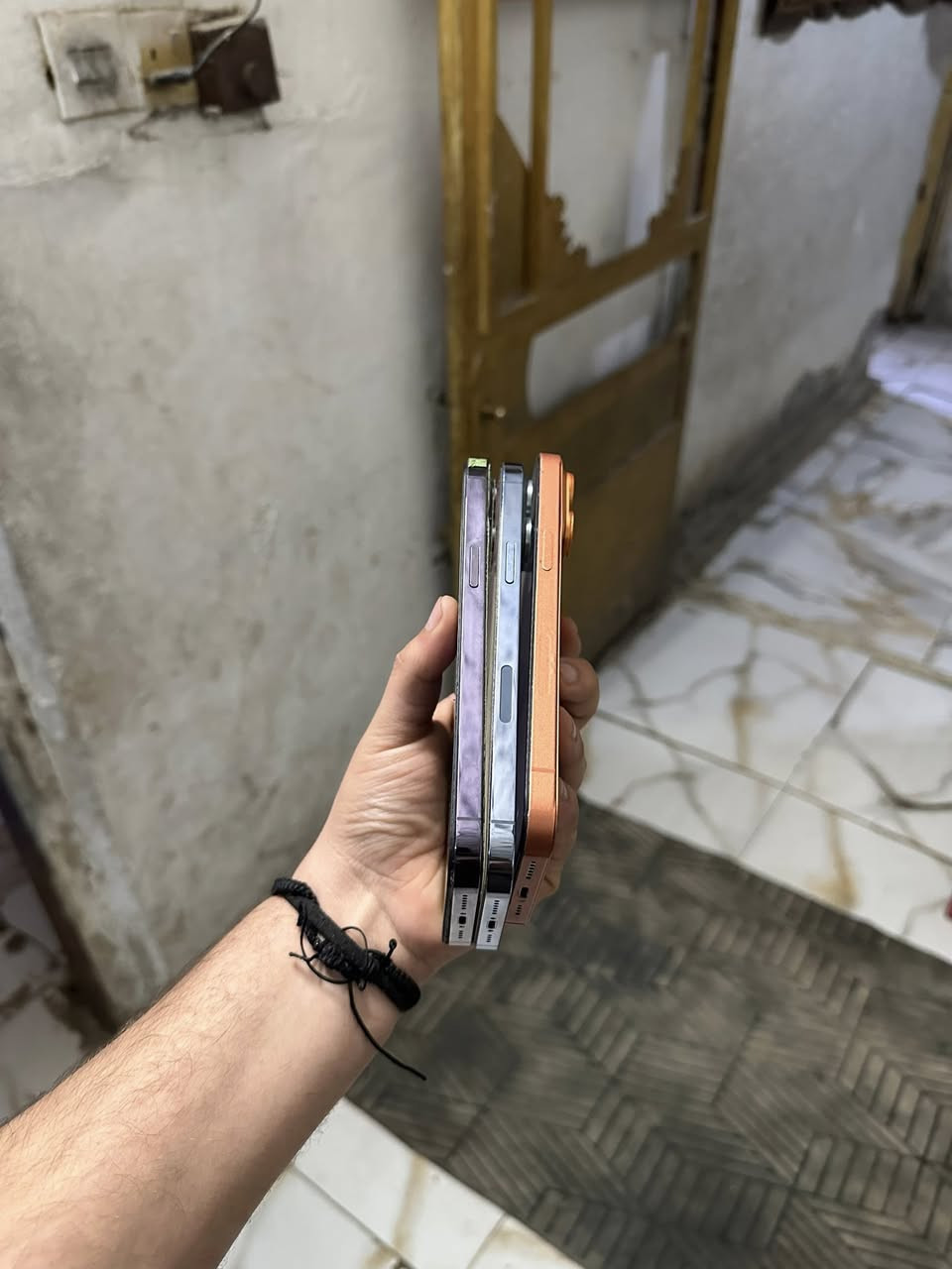 سلام عليكم
اجهزه عدد3للبيع 
الأول 14برو ماكس 
ذاكره256بطاريه 96بلاد
مخليله لزكه مال 17
دبل سيمكرت كله شغال
كامرات✅اتصال✅سيمكرت✅فيس إيدي ✅كله شغال مابي عطل تجي تفحص ع راحتك ودبل سيمكرت
قطعه نضيفه وحلوه تجي تفحص ع راحتك 
شاشه3خيارات مستبدل ألوان الحلوه 
السعر625وبي مجال

الثاني 14برو ماكس
ذاكره256بطاريه100مستبدل
ألون البنفسجي ضهر مفطور ومغلف
ماستر شرق اوسط كله شغال كامرات✅اتصال ✅سيمكرت✅فيس إيدي✅شغالات بدون عطل
شاشه3خيارات مستبدل نوعيه زينه 
السعر525وبي مجال

الثالث 
13برو ماكس
ألون البحري
ذاكره 256بطاريه76
الجهاز كله بلادي فقط كامرا مبدل
الباقي مكفول كله شغل كامرات✅اتصال✅سيمكرت✅فيس إيدي✅وأي فأي شغالات وبلادي كله مامبدل شي بس كامرا 
يرهمن مراوس ويرهمن بيع السعر 500وبي مجال بسيط
مكاني بغداد مدينه الصدر راسل واتساب وتدلل 
رقمي ***********ر
