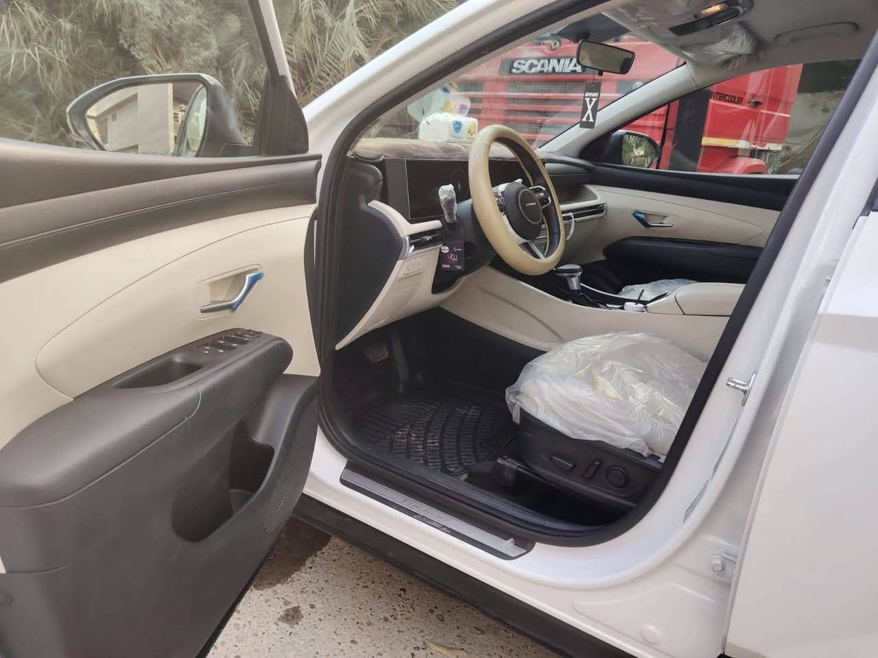 توكسان خليجي موديل 2025 زيرو زيروووو كتولاكات الشركه بيها 
(السعر) 227 وبيها مجال للشراي

رقم بغداد الجديد 

زيرووو سبير ما نازل تايرات الشركه السياره وضع شركه 

تحويل مباشر

محرك 2000 دوش 

مكفولة كفالة عامة من الشخط والصبغ والتكحيل مكفوله من جكه الدنبوس

فول مواصفات 

عدة الفتحة 

شاشة متصلة 

عداد دجتل متصل 

لد وية فرت الستيرن

شحن  لا سلكي 

كشنات تبريد 

كشنات كهرباء 

حساسات امامية خلفية 

كاميرا خلفية دواره 

جنطة كهرباء 

ويل كبير 19  

قطعتين تبريد خلفي 

هاند بريك بصمة 

بردات خلفية 

وبعد بيهة هواي مواصفات المعروفة

مكاني بغداد الزعفرانية 
***********
