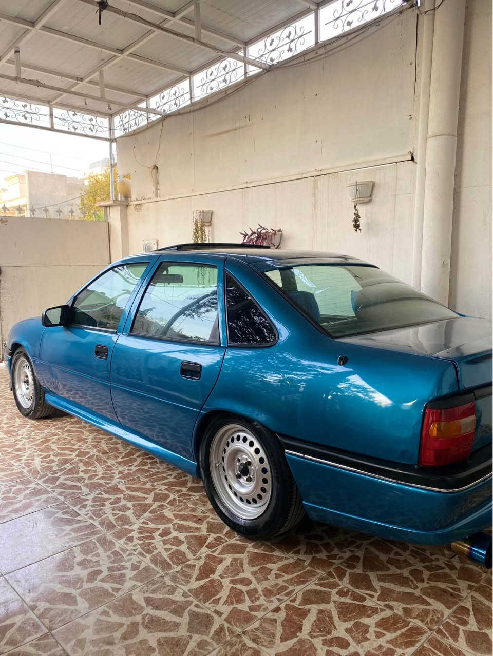Opel vectra 1993 
مەکینە ١٨ و عادی نمونە لەجوانی دارو بەردی ئەم سیارەیە بەشەرتی سەت وەستا گێڕ و مەکینە بەشەرت تەقە و ١٠٠ دۆلار چوار تایە و ویلی سفر سێرڤزی عامی بۆ کراوە یەک شتی نەقوستان نییە دەعمی نییە پشت و پێشی بەشەرت چەکوچی نییە دینکەی غایسی بەشەرت ABS ئێرباگ و سلایت بلوتوز لاید عەدەسە LED سێرڤزی ناو و دەرەوەم عام کردووە دوو سویجی کۆنتڕۆلی بیلادی لەگەڵە بۆ زانیاری زایتر پێوەبکە ٧٦٠ هەزار غرامەی لەسەرە وەکالە بە ناوی خۆمە تەعویل و غرامە بەشەرت سعری ٤٩ وەرەقە و یەک تۆز مەجال بۆ زانیاری زیاتر پێوەندیم پێوەبکە ئەگەر موشتەری نیت سەرم مەهێشێنە لە ماڵی خۆم بێمنەتم بەشەرتی هەموو شتێک دەیفرۆشم 
شوێن: هەولێر 
رەقەم:***********
وەتسئاپ و ڤایبەری لەسەرە أربيل, العراق
