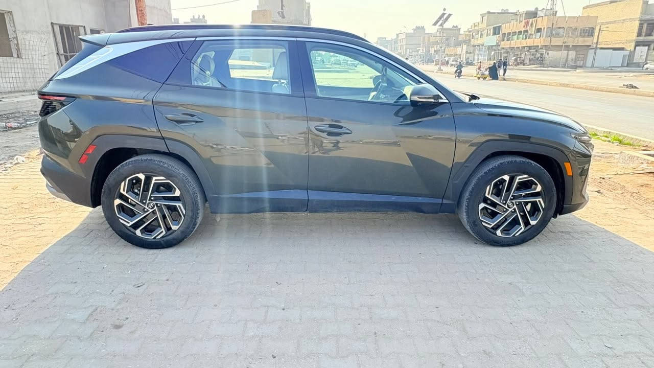 سلام عليكم 
توسان 2025 
وارد امريكي 
حادثهة باب وچاملغ وقبق جنطة 
السيارة فول مواصفات 
خمس كامرات 
بصمة 
بانوراما
گير كهرباء تعليگ
كشنات جلد كهرباء 
داتا شو 
شاحن لاسلكي 
وبعد بيهة هواي مواصفات 
مكينة 2500 
ماشية 17 الف
السعر 230 وبيهة مجال 
***********
