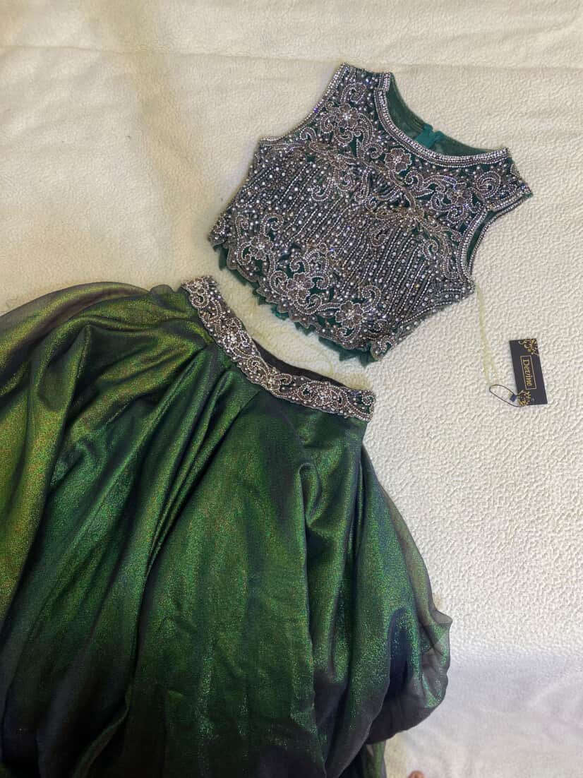 هلو بنات🙋🏼‍♀️🌸🌸
فستان للبيع ملبوس مرة وحدة جديد بعدة بالعلامة اخذته من ديڤاين- المنصور بـ٥٠٠ الف اريدة بـ ٣٥٠ متكون من توب وتنورة بڤ التوب مشغول ستون ثقيل فضي كلش راقي باللبس.

للحجز مراسلتي على الخاص💌


**إذا كنت صاحب هذا الإعلان وتريد حذفه لأي سبب، رجاءا أرسل رسالة إلى الدعم الفني**