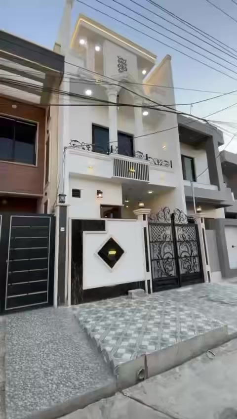 بيت ١٠٥م حي البلديات قرب جامع الصايغ ٤غرف نوم للبيع مكتب الحكمه سايدين الشرطه *********** /***********
