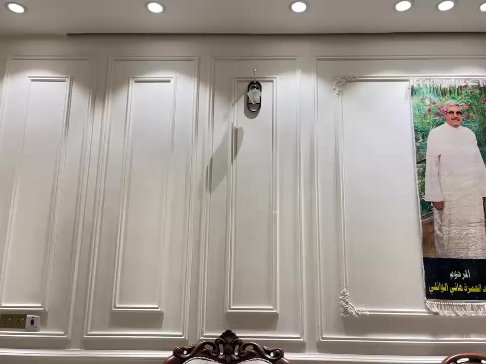 دار مساحه 300م حديث درجه اولى بمحله 809 بجانب الضريبه يحتوي 5 غرف نوم وصاله ومطبخ وحولي كبير السعر على الخاص *********** ناطق الحميري للعقار بيع نقد فقط
