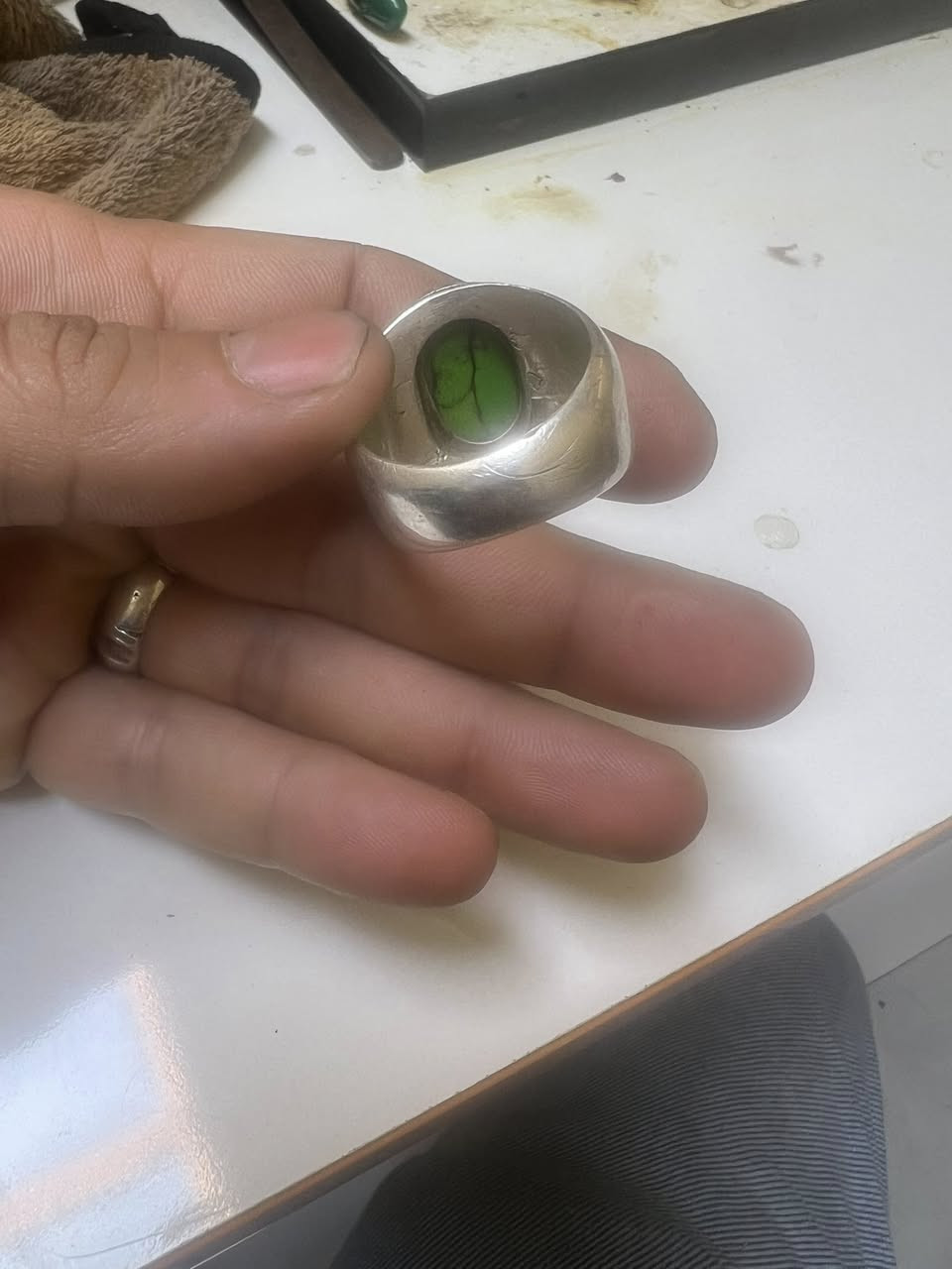 محبس فيروزي تفاحي لبيع 
***********
