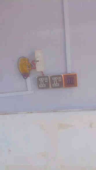 #كشك_للبيع 

الحجم / 2 في 3 
كهربائيات كامله /ارضيه خشب/ طول مترتين ونص /باب 90 سم/العنوان محاويل حي 17 اباب طابو محاويل /

السعر / 850 وبي مجال بسيط جدا 
للاستفسار/ ***********
