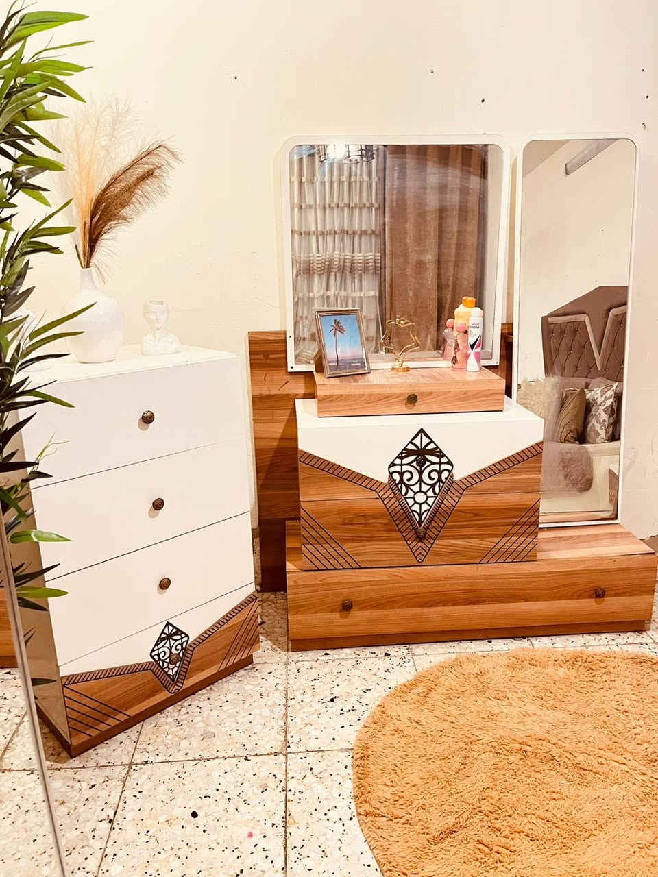 غرفه تركيه باب اول 6قطع نضيفه مثل الصور
السعر450👉

المكان زعفرانيه واكوتوصيل بكروه👉

الشراي فقط يتصل موجود واتساب***********
