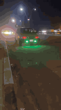 السلام عليكم شباب سايبا موديل 2015 
سنويا لل 2028  راعيها موجود يريد تحويل مكينه وكير شرط من البصرة ل بغداد حداديه 80% كهربائيات كلها شغاله لايت واشاير زنون شاشه وسماعات 4 ودمام سياره خير من الله ربع ما تذب عليها سعر 30 وعليها غرامات 100 الف ينزلن من سعرها مكاني البصرة كرمه علي وشراي بخدمته
هاتف: ***********
