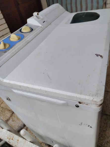 للبيع غساله نوع هيتاشي الأصليه نظيفه وكله شغاله غسل تجفيف تصريف ماء تمام ماطوراته الأصليه ومامصلحه نهائي وعلى الفحص وبيه ضمان سعره 90 الف في مركز مدينة الحله حي الزهراء قرب جسر الأم موبايل ***********
