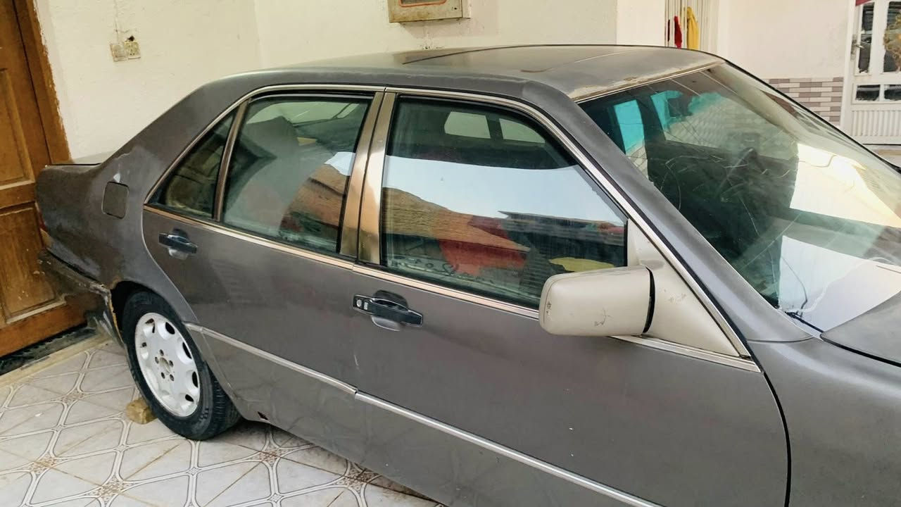 سلام عليكم للبيع مارسدس شبح موديل 92محرك بطه 3000 كهرباء شغاله بدون صبغ بدون حادث قواعد دبلات كله جديدد رقم بغداد ***********السعر 35وبيها مجال للشراي مكاني ناصريه
