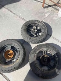 وياله ٣ ثنين خلفي واحد امامي و شوته بلاديه بس القبق مالته تجاري شلع را...