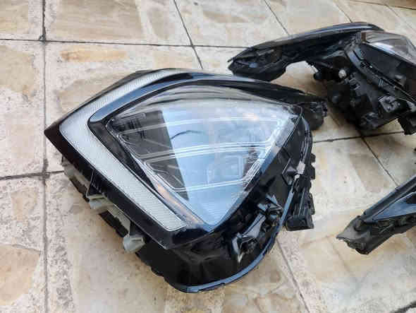 لايتات سبورتج 23
امريكي اصلي 
عدسه زنون وطاسه شغاله فقط كسر بالجامه موضح بالصوره 
السعر ١٠٠ الف القطعه وبيهه مجال 
للإستفسار الاتصال على/ 
*********** واتساب 
***********
