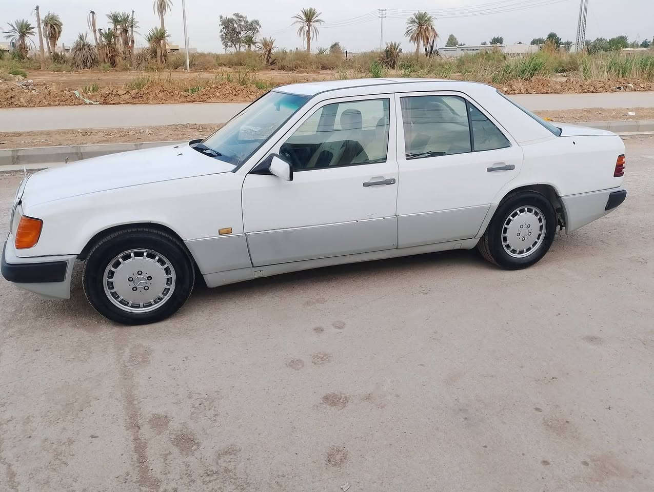 يا الله سلام عليكم دب مودل 1987رقم بغداد دولي 
محرك وكير بطه 2500 
محرك وكير مكفولات 
كهربائية كلها شغاله تخم تاير جديد 
صدر جديد تحويل ثاني يوم 
منظومه تبريد كامله شغاله عايز بس غاز 
***********
***********
العنوان واسط النعمانيه
السعر 40بيها مجال حك الجيه
