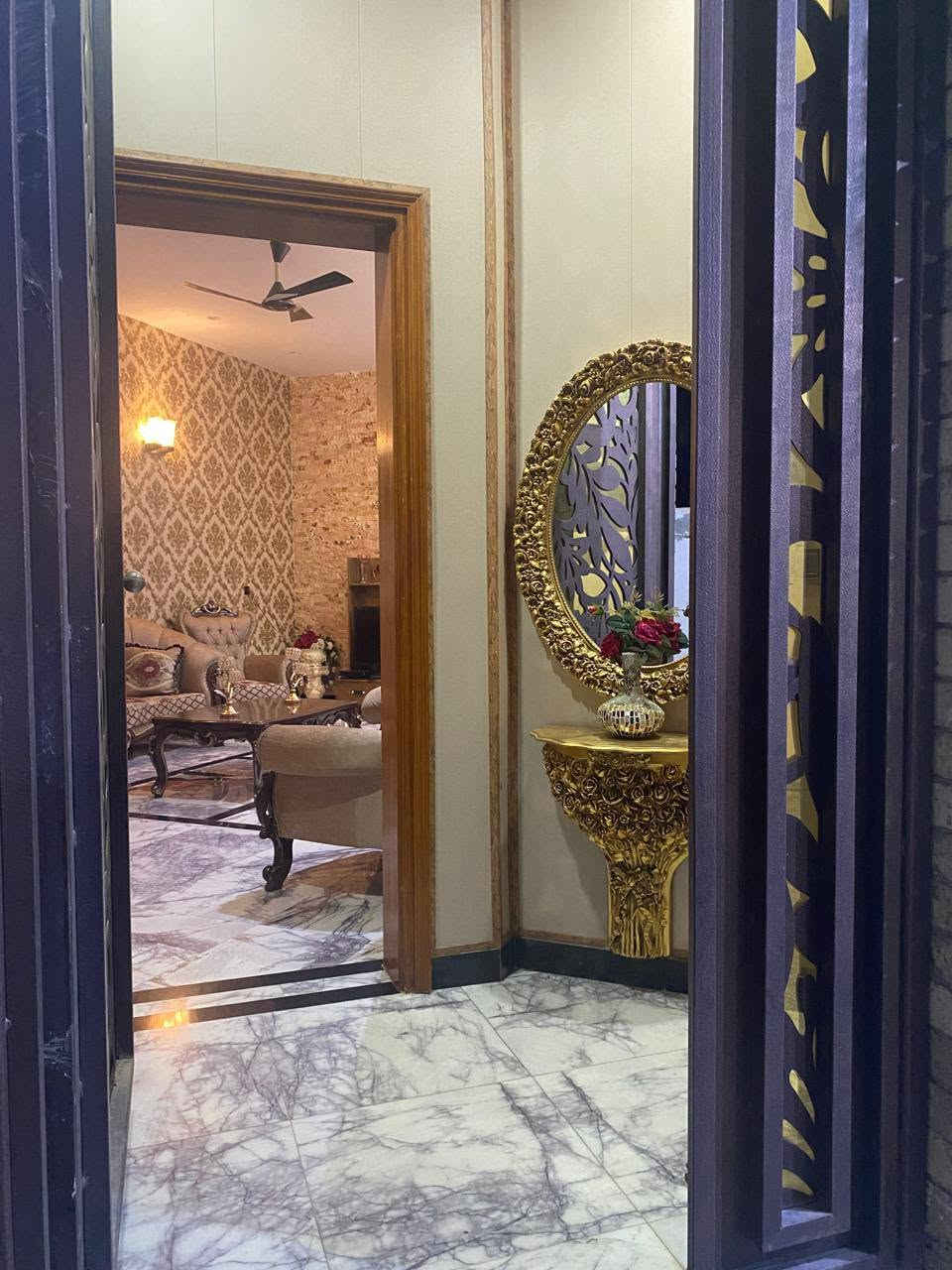 سلام عليكم للبيع مساحه ٢٥٠ م طابو بناء حديث درجه اولى استفسار ***********وات ساب
