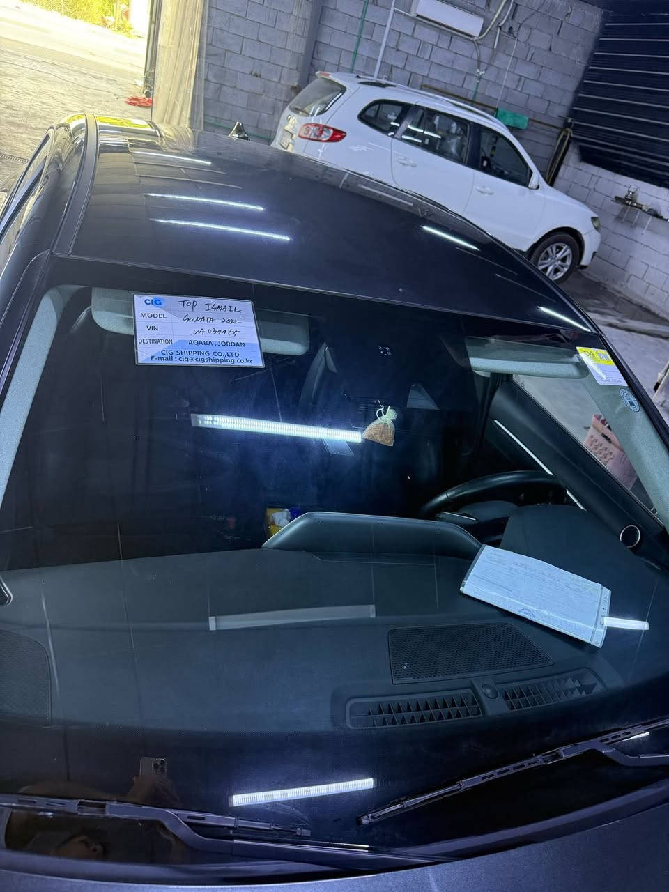 سوناتا 2022 رقمه اربيل تحويل ثاني يوم وال حادث بصيطط راح اكتبه بل اخير   ومحرك 2.0 لتر 4 سلندر هايبرد
2- قوة 192 حصان
3- ناقل حركة أوتوماتيك 6 سرعات
4- دفع أمامي FWD
5- بصمة تشغيل ودخول ذكي
5 -6 ركاب
7- مقاعد جلد  ا)
8- مقاعد تبريد وتدفئة (Limited)
9- شاشة 8 إنج أو 10.3 إنج
10- شاشة عدادات رقمية 12.3 إنج
13- شاحن لاسلكية
16- مثبت سرعة ذكي
17- نظام المحافظة على المسار
18- تحذير النقطة العمياء
19- فرملة طوارئ تلقائية
20- استهلاك وقود اقتصادي.

                ويل المنيوم 
22- إضاءة أمامية LED كاملة
LED DRL إضاءة نهارية -23
24- مصابيح خلفية LED
25- حساسات أمامية وخلفية
26- مرايا جانبية كهربائية مع تسخين
27- طي مرايا كهربائي

29- مقعد السائق تحكم كهربائي

31- مكيف أتوماتيك ثنائي التحكم
32- فتحات تكييف خلفية
33- نظام تشغيل عن بعد
34- فرامل يد إلكترونية
35- أوتو هولد (تثبيت السيارة بالإشارة)
(Eco / Sport / Smart) نظام اختيار وضعيات القيادة -36
37- نظام استرجاع الطاقة أثناء الفرملة
38- شاشة معلومات وسطية بين العدادات
39- بلوتوث ومنافذ USB أمامية وخلفية
40- نظام ملاحة GPS 
41- تنبيه حركة المرور الخلفية
42- تحذير الخروج الآمن للركاب
43- مساعد تجنب الاصطدام الأمامي
44- وسائد هوائية متعددة (أمامية جانبية ستارية)
45- نظام مراقبة ضغط الإطارات
46- تثبيت مقاعد أطفال ISOFIX
47- خزان وقود سعة تقريباً 50 لتر
48- نظام تعليق مريح للمدينة والسفر
49- عزل صوت ممتاز داخل المقصورة
50- بطارية هايبرد ليثيوم

نظام Smart Key للدخول بدون مفتاح
52- تشغيل بزر Push Start
53- قير أزرار Shift-by-Wire (مو عصا عادية)
54- شفرات تبديل سرعات خلف المقود (بعض الفئات)
55- مثبت سرعة مع خاصية التوقف والانطلاق
56- مساعد القيادة على الطريق السريع Highway Drive Assist
57- نظام تتبع المسار المتطور LFA
58- تنبيه انتباه السائق
59- شاشة عرض 

0- إضاءة داخلية محيطية Ambient Lig

61- زجاج عازل للحرارة والصوت

5- نظام قفل مركزي ذكي
66- إنذار ضد السرقة
67- نظام إدارة حرارة البطارية
68- مكابح مانعة للانغلاق ABS
69- نظام توزيع قوة الفرامل EBD
70- نظام الثبات الإلكتروني ESC
71- نظام مانع الانزلاق TCS
72- مساعد صعود المرتفعات
73- مساعد نزول المنحدرات (حسب السوق)
74- رادار أمامي ذكي
75- مستشعر مطر لتشغيل المساحات تلقائياً
76- مساحات أمامية بدون إطار
77- مؤشر قيادة اقتصادية Eco Guide
78- نظام بلولينك Hyundai Bluelink (في بعض الدول)
79- شبكة أمامية كروم رياضيه

1- معامل مقاومة هواء منخفض لتحسين صرف البنزين
82- بطارية هايبرد

3- وضعية EV للقيادة الكهربائية بسرعات منخفضة
84- استهلاك تقريبي حوالي 4.5 لتر لكل 100 كم
85- سعة صندوق خلفي تقريباً 450 لتر
86- طول السيارة حوالي 4.9 متر
87- عرض حوالي 1.86 متر
88- قاعدة عجلات واسعة لثبات أفضل
89- وزن تقريبي 1.6 طن
90- شاشة معلومات استهلاك مباشر للوقود
رقم الهاتف : ***********
السعر: 188 بيه مجال للشراي
المكان؛ بصرة 
خابر وتدلل
