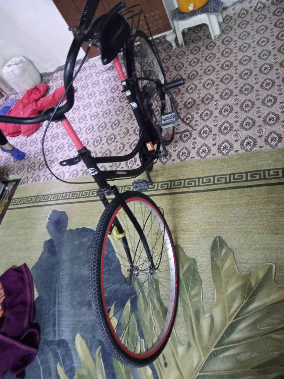 سلام عليكم بيسكل سياحي 26مديل 19باله حاويه لون اسود لماعي البيسكل مكفول من كلشي تايرات جدد تيوبات مداكر  بريك دوسات مجمبز سعر 100وبي مجال مكان بصره قبله رقم  ***********واتساب
