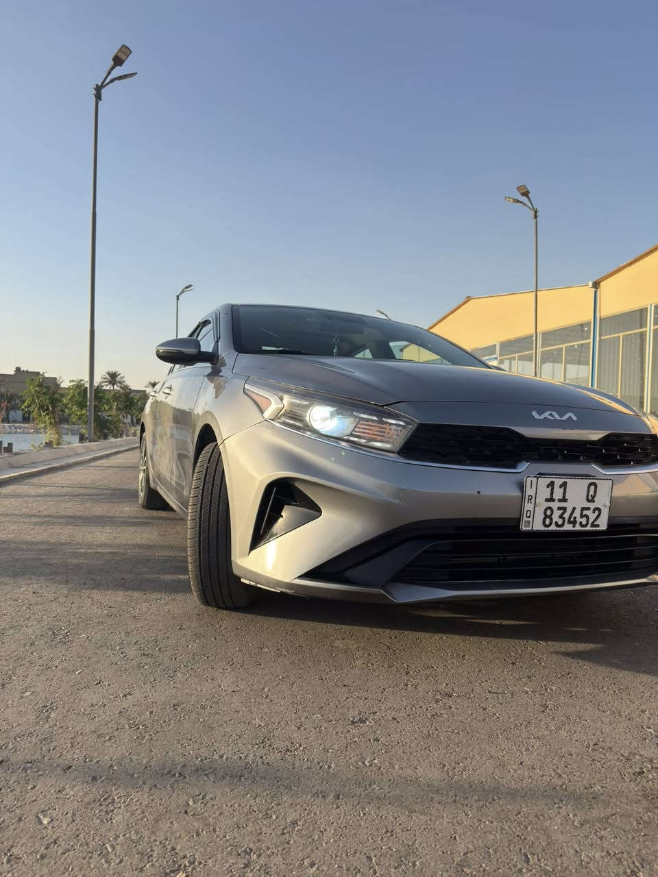 سلام عليكم 
من رخصةالادمن
 سيارة كيا فورتي موديل 23
 سيارة ماشيه 37الف كيلو 
موصفات السياره 
(ردار 360درجه امامي خلفي جانبي  
اتو بريك امامي خلفي 
تدفئه كشنات
 تدفئه استيرين
شاحن واير ليس 
اشاير بل مري 
تحديد مسار
قياده ذاتيه 
3وضعيات قياده
تبريد قطعتين 
لايت زنون وحاجب لد)
حادث موجود بل منشور 
عده الحادث السياره مكفوله كفاله عامه 
عنوان بغداد حي جميله 
***********
السعر خاص او تتصل وبيك خير وتدلل
