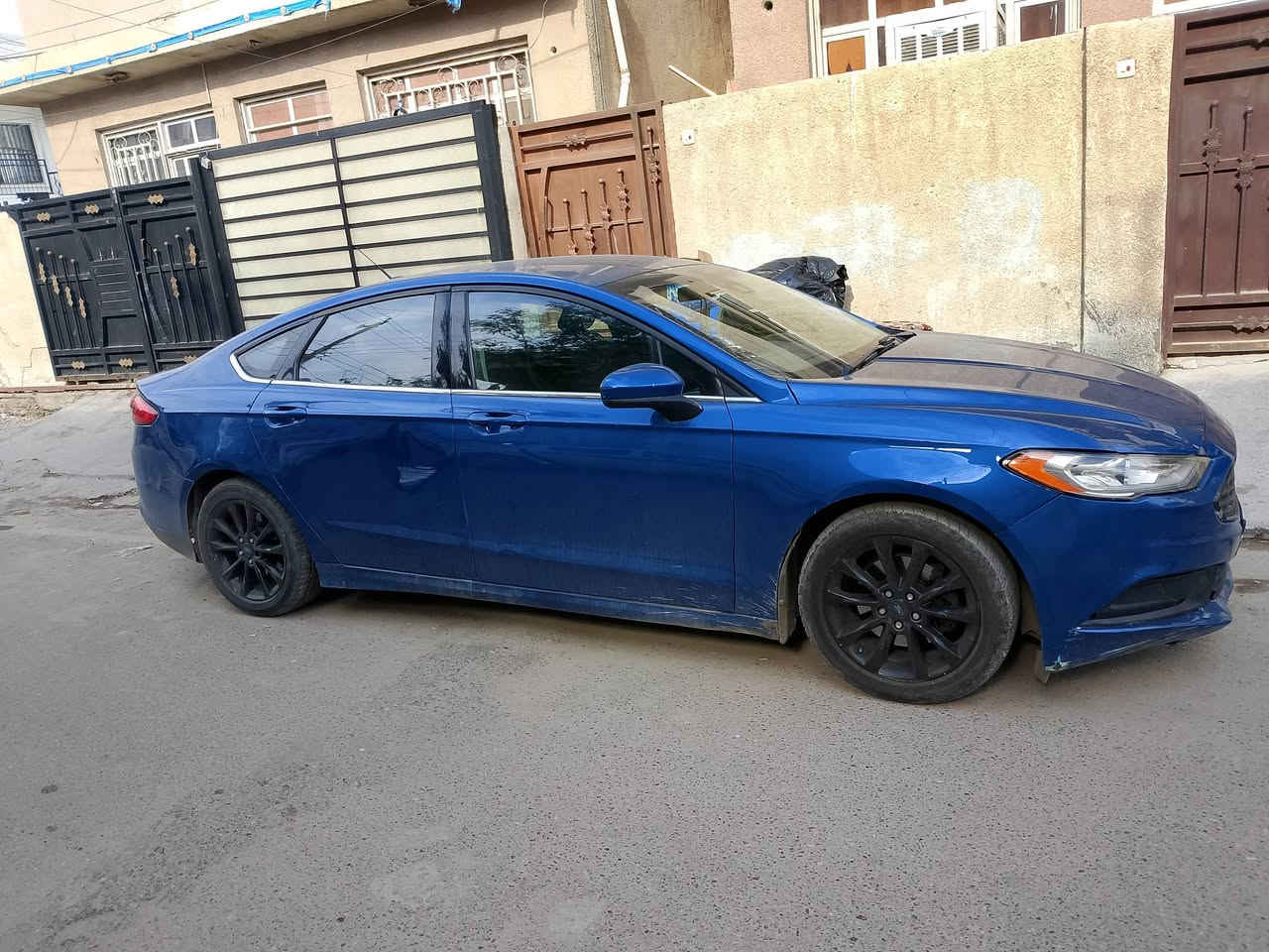 السلام عليكم 
سيارة فورد فيوجن 2017 
رقم سليمانية 
حادث سرقة جاملغ 
وبيها طخه بالباب الخلفي عكس السايق 
بالصورة واضحة 
محرك 1500 تيربو 
ماشية 105 
السعر 105 وبيها مجال بسيط 
مكان السيارة بغداد
***********
