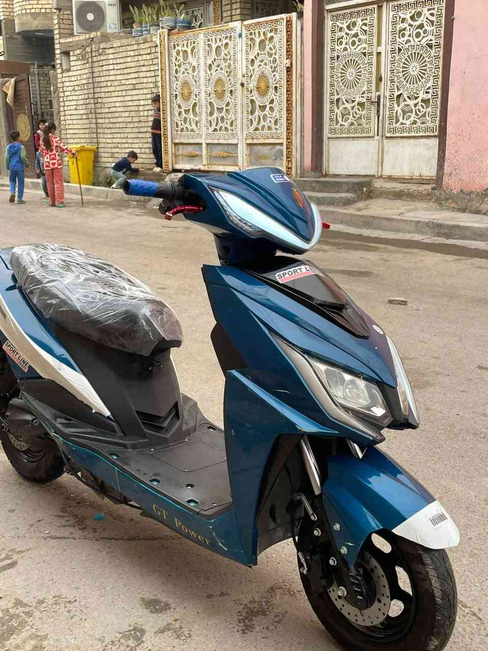 السلام عليكم للبيع دراجه شحن سكنس شركة حسن وحسين علامت الاسد دراجه 6 بطاريات نضام بك و3 نمر تشغيل بصمه لايت زنون عالي ناصي هورن اشاير يمنه يسره دراجه جديده مكاني بغداد البلديات سعر 380 وبيها مجال ***********
